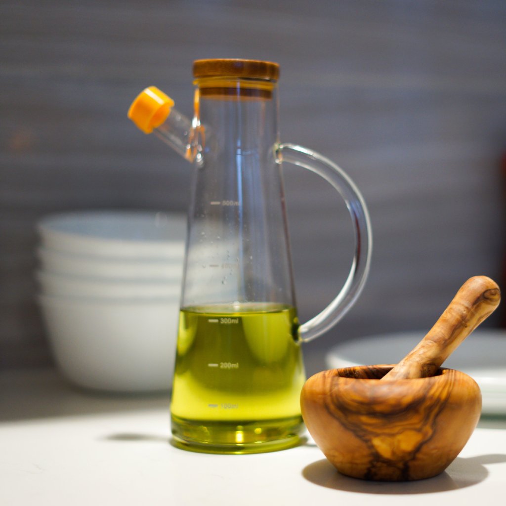 Oil and Vinegar Cruet with Borosilicate glass and Bamboo cap, simple and modern look